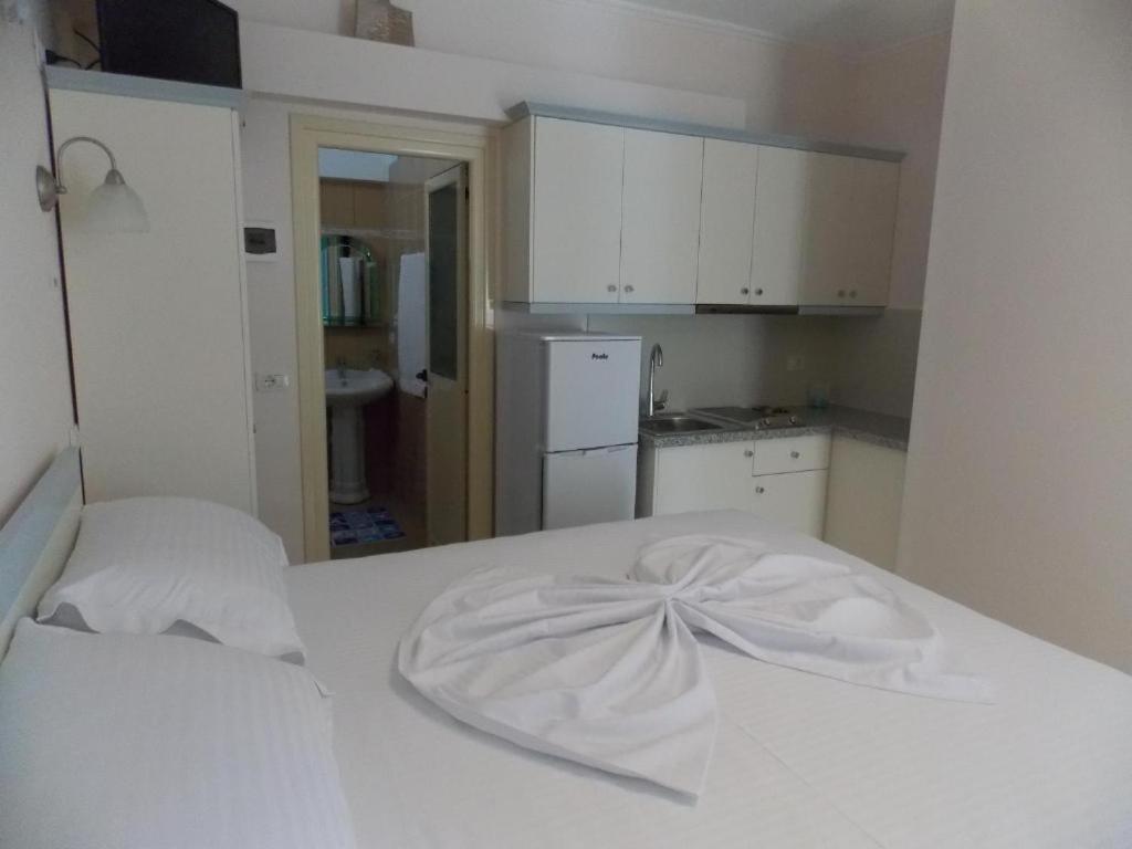 Amber Apartments Sarandë Esterno foto